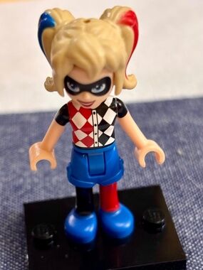 LEGO DC Superhero Girls shg002 "Harley Quinn - Blue Shorts" LIKE NEW!